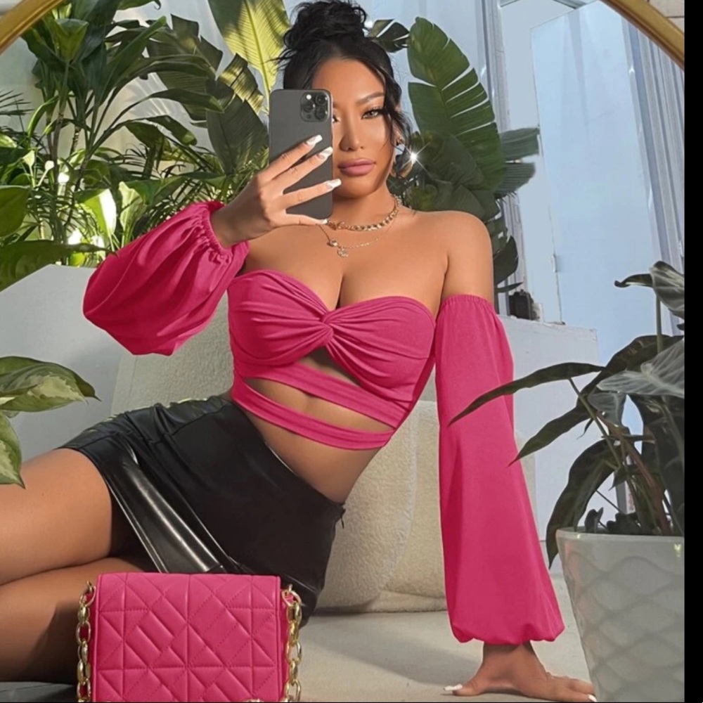 🩷 3 for $25 Off Shoulder Twist Front Cut Out Crop Top